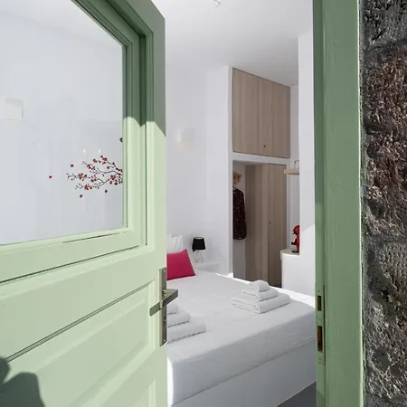 White Orchid Cave House & Vila