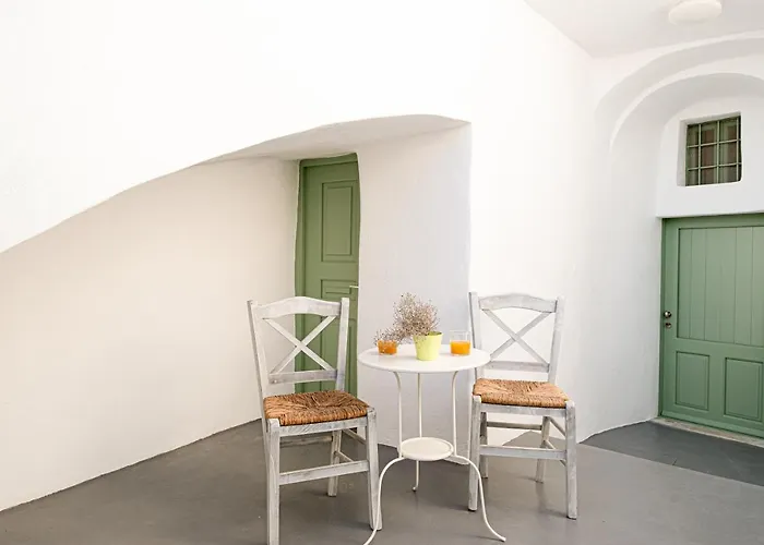 White Orchid Cave House &