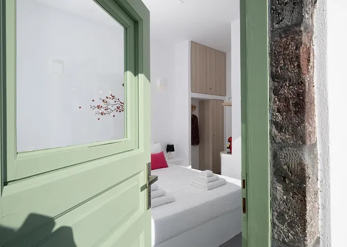 White Orchid Cave House & Villa