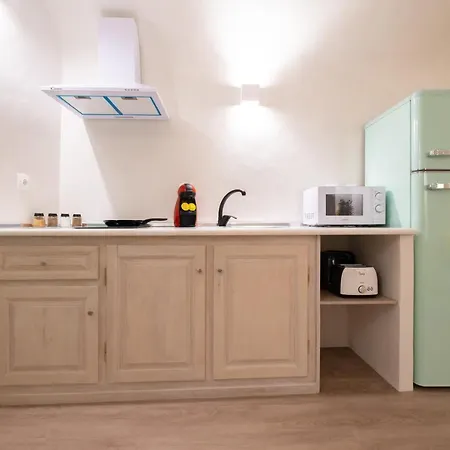ヴィラ White Orchid Cave House &