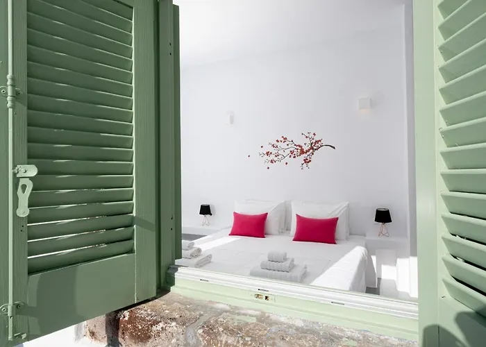 White Orchid Cave House & *