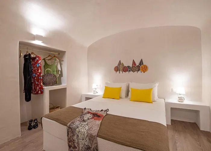 White Orchid Cave House & *